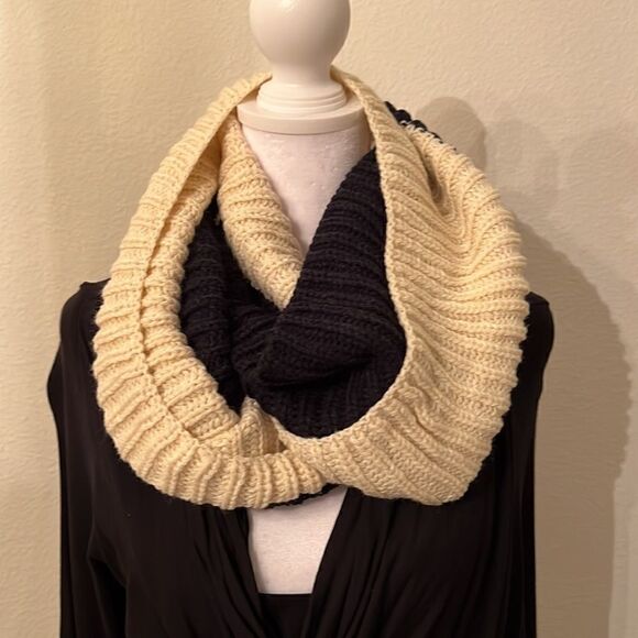 NWOT black and cream knit infinity scarf dress up any outfit while keeping warm - Picture 3 of 7